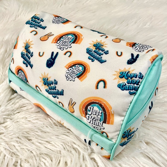 Creative Manufacturing "LapGear Tablet pillow in Just Be Kind" NWOT - Picture 1 of 8